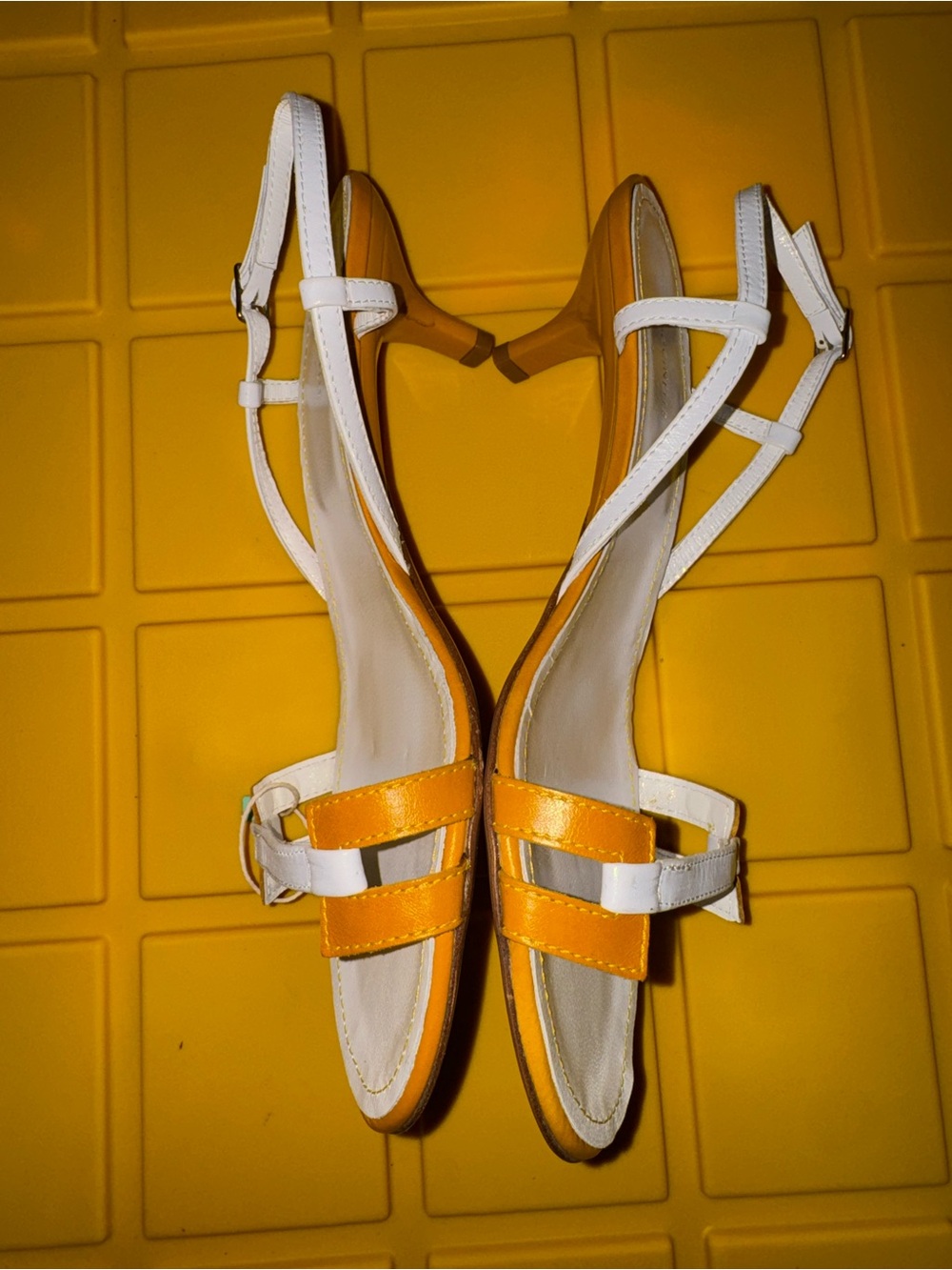 Vero Cuoio White and Tan Slingback Leather Sandals